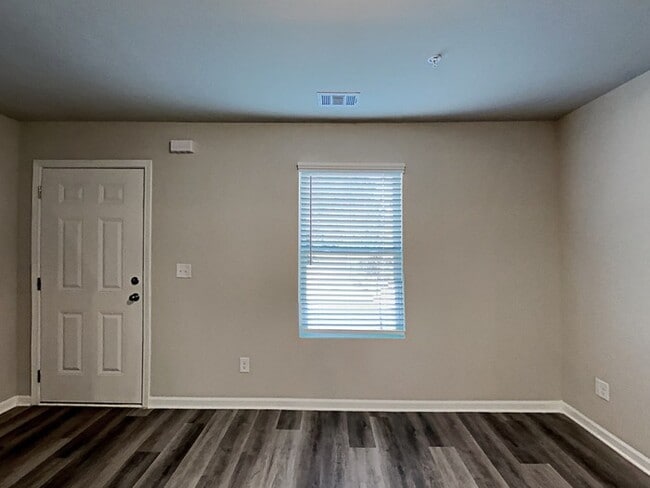 Building Photo - Move-in by 12/31 and get a $1,795 rent dis...