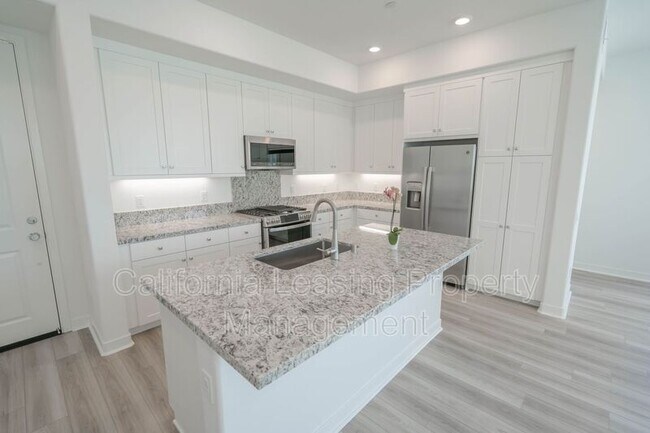 Building Photo - 26958 W Sandbar Willow Pl