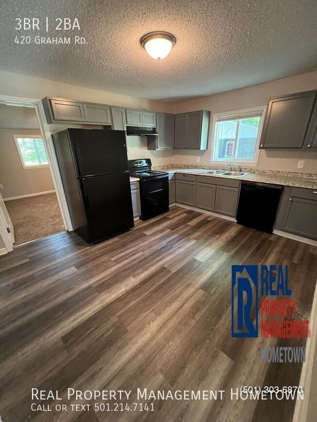 Building Photo - Newly Renovated 3-Bed, 2 Bath!