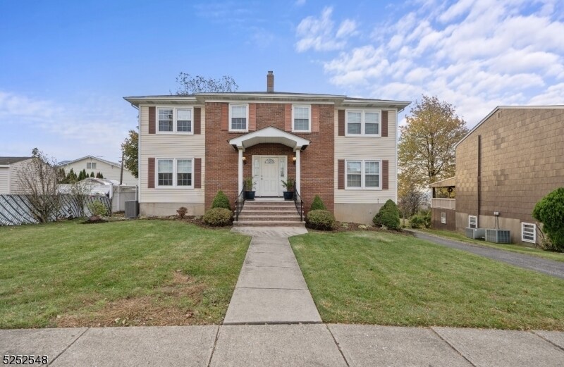 Foto principal - 10 Roseland Ave