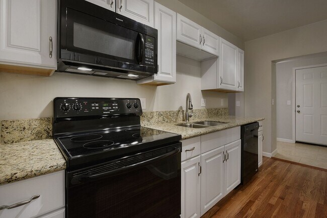 Foto del edificio - 903 E 7th St