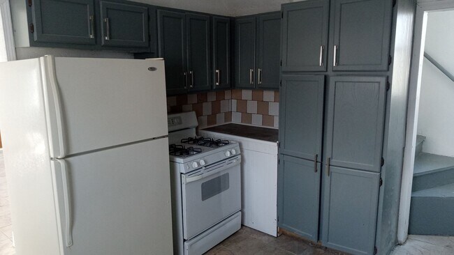 Building Photo - 256 Catherine St