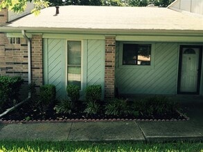 Building Photo - 808 Rock Creek Dr