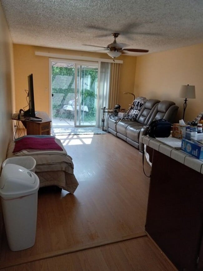 Building Photo - Three Bedroom Two Bath near Reed High