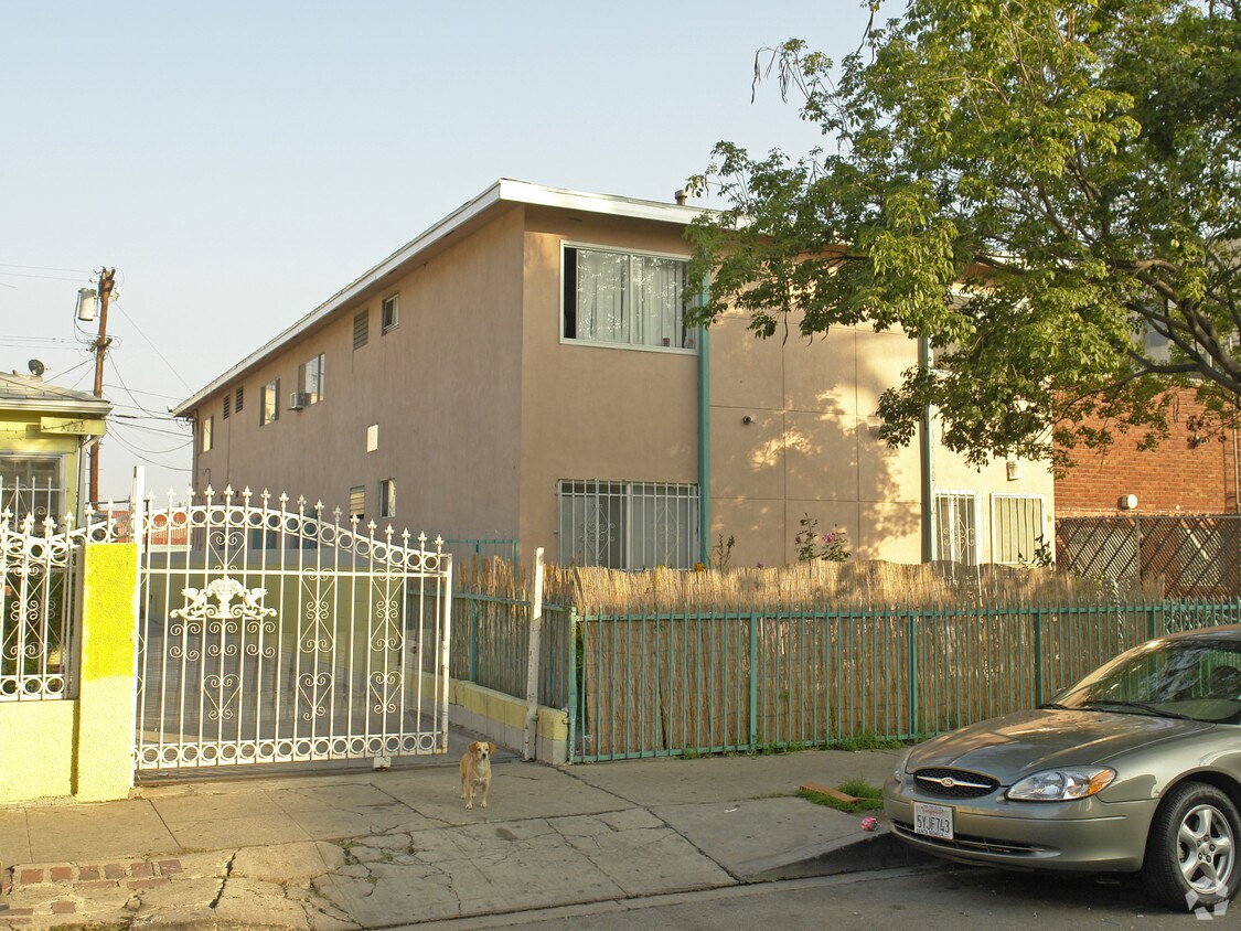 Building Photo - 1116 N Beachwood Dr