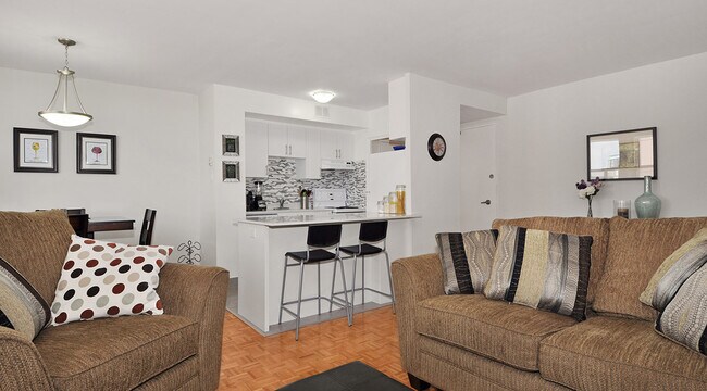 Building Photo - Davisville Tower