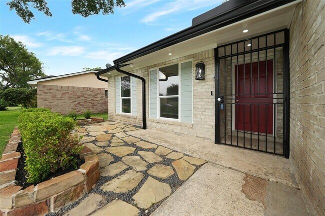 Foto del edificio - 9607 Rumbling Wood Ln