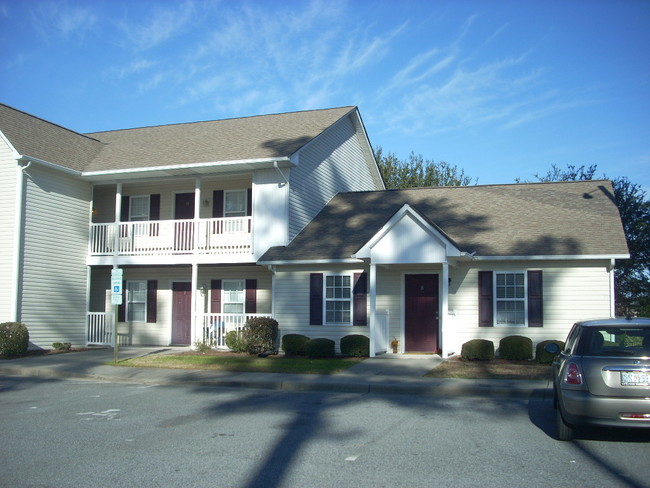 Building Photo - Cross Creek