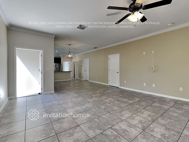 Building Photo - 10667 Lake Montauk Dr