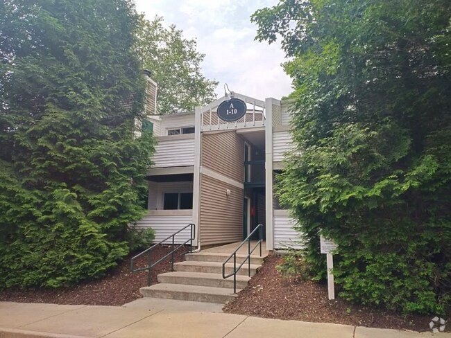 Building Photo - 600 Reusens Rd