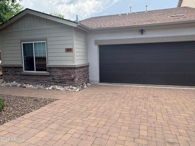 Building Photo - 670 Brindle Dr