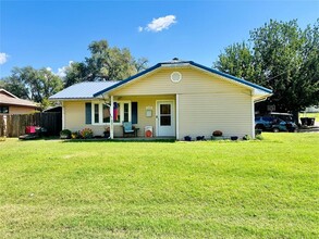 Building Photo - 408 5th St