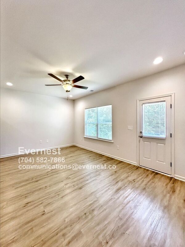 Building Photo - 1808 Hemlock Ave