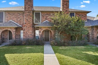 Building Photo - 804 Custer St