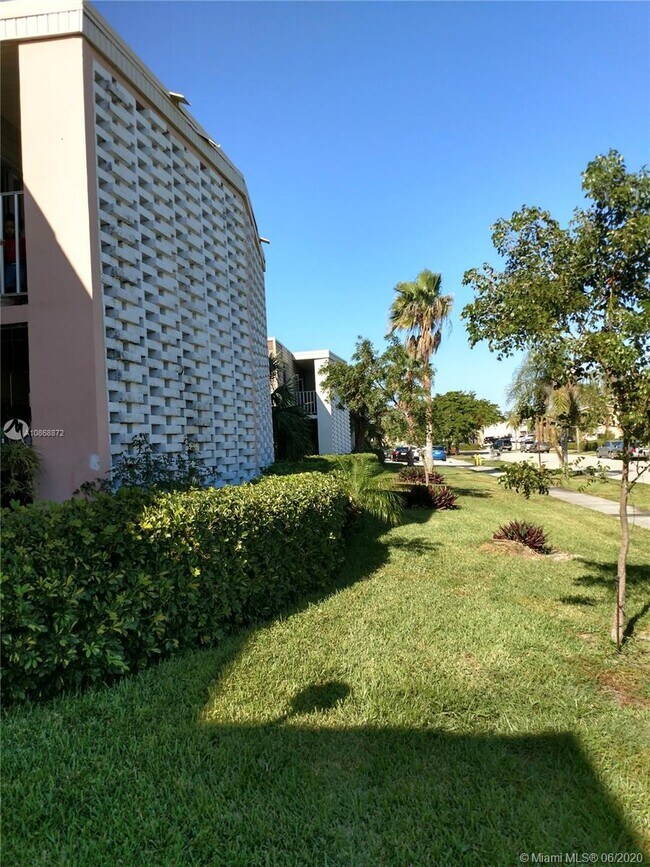Foto del edificio - 1500 Crescent Cir