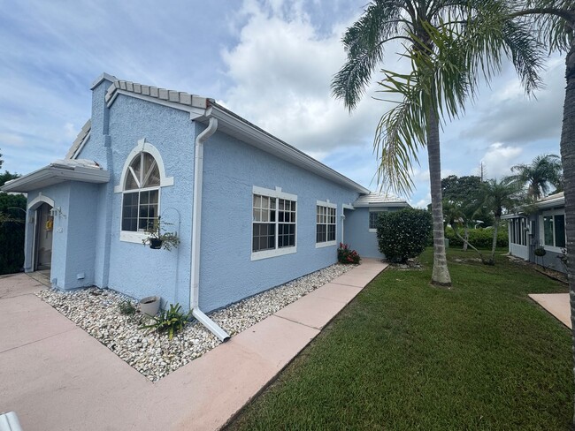 Building Photo - 3 bedroom 2 bath NE Palm Bay