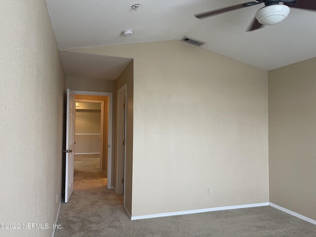 Building Photo - 13810 Sutton Park Dr N