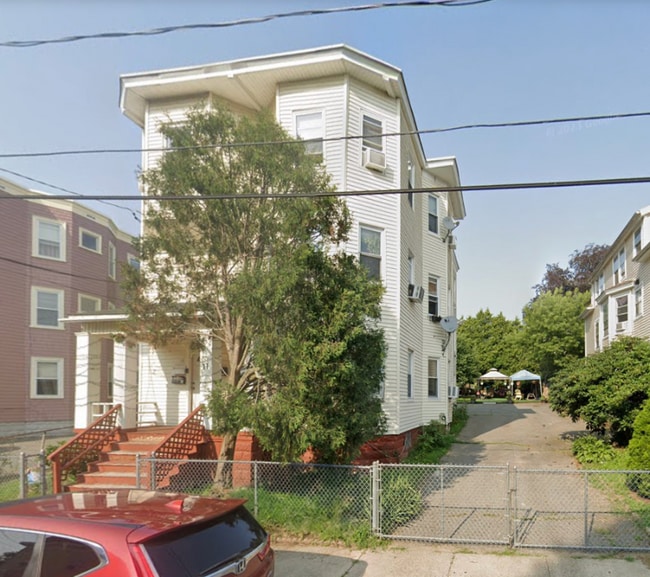 Building Photo - 13 Union St