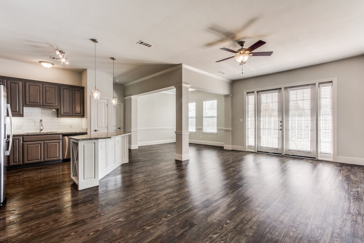 Varia at Highland Village Apartments in Highland Village, TX