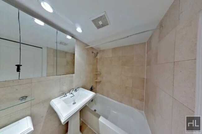 Foto del edificio - East 100th Street