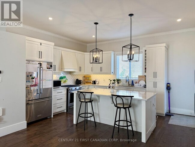 Building Photo - 413 Ambleside Dr