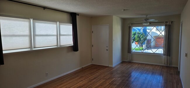 Building Photo - 906 2nd St