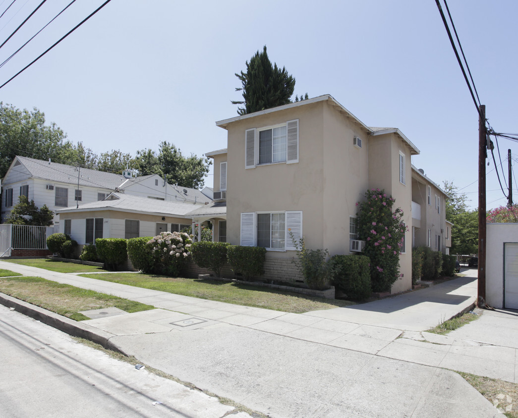 Foto del edificio - 11940 Chandler Blvd