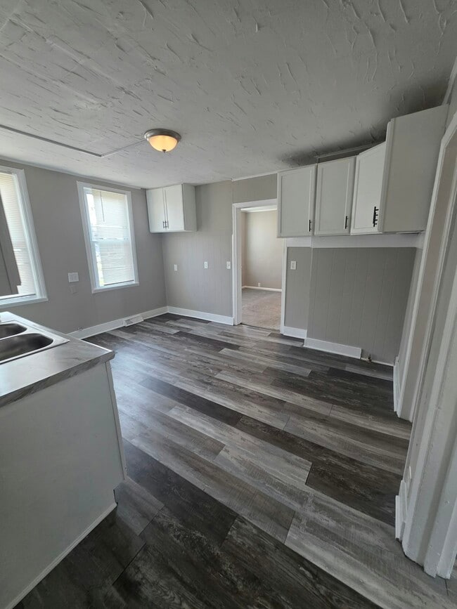 Building Photo - 3319 W 44th St