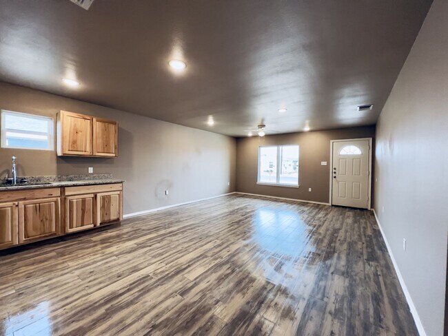 Foto del edificio - 1519 E 7th St
