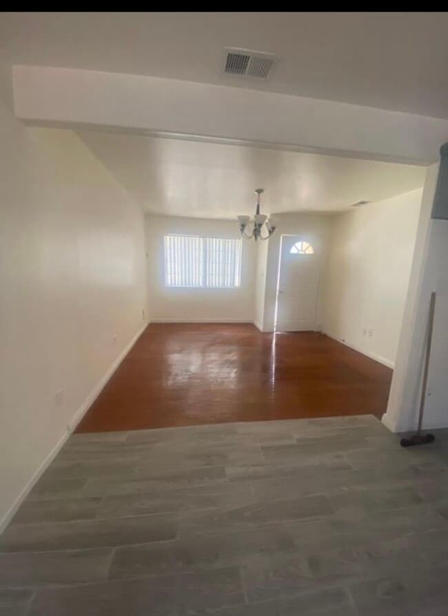Foto del edificio - 1827 N Mariposa Ave