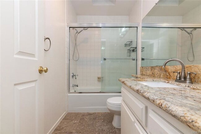 Building Photo - 2930 Montrose Ave