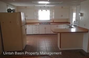 Building Photo - 465 W 200 N
