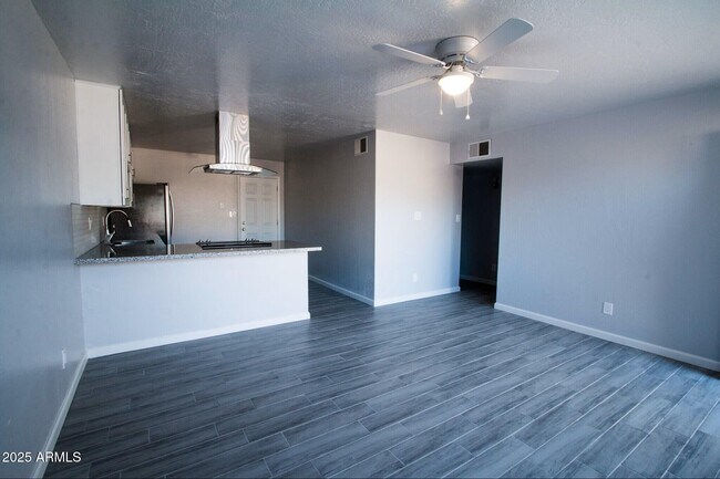 Foto del edificio - 1125 N Oleander St