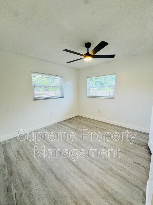 Building Photo - 3154 Pine Tree Ave