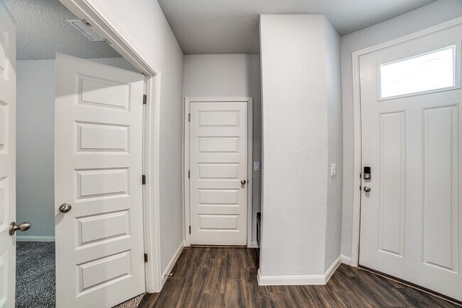 Foto del edificio - 3-BEDROOM NEWER CONSTRUCTION IN TALLEY FIELDS