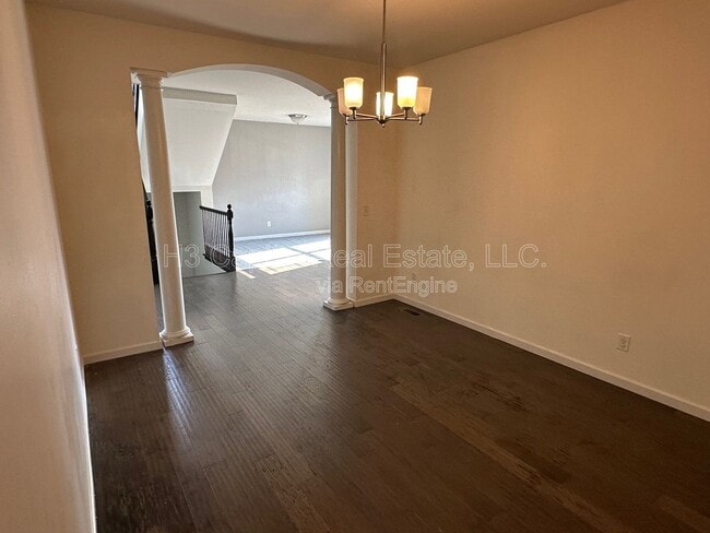 Building Photo - 116 Forest Oaks Dr