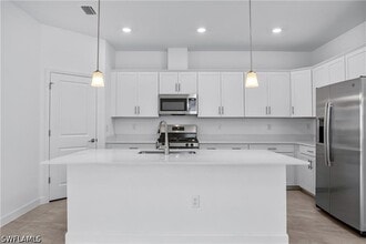 Building Photo - 18311 Ridgeline Dr