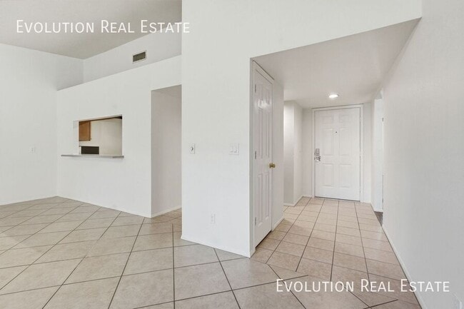 Foto del edificio - 2329 N Recker Rd