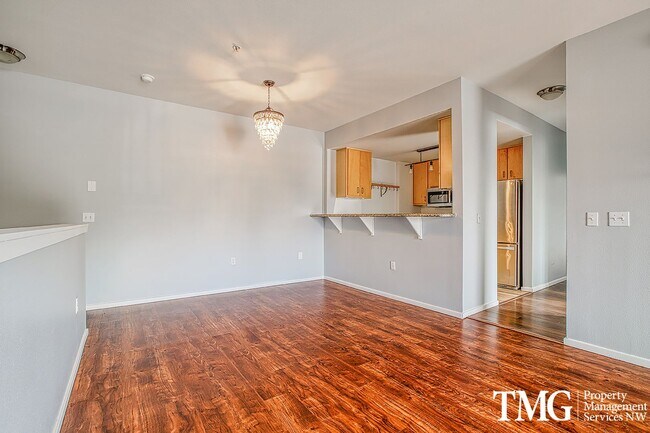 Building Photo - Pet Friendly 2 Bed 2 Bath Condo w/ Pool, C...