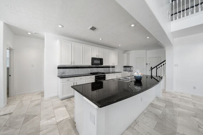 Foto del edificio - 1922 Lake Grayson Dr