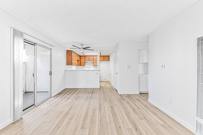 Building Photo - 1075 Loma Ave