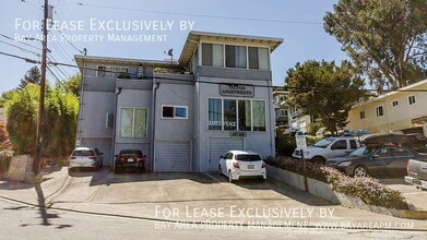 Building Photo - 286 Elm St