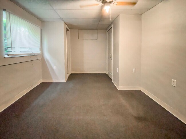 Building Photo - In-Unit Washer/Dryer