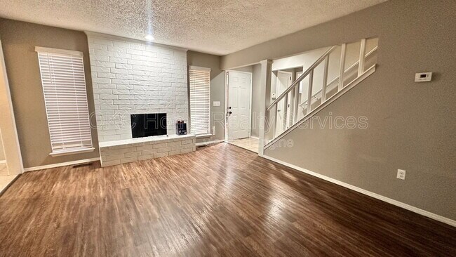 Foto del edificio - 6713 Lyrewood Ln