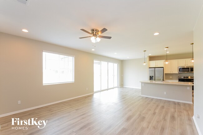 Building Photo - 10615 Akron St