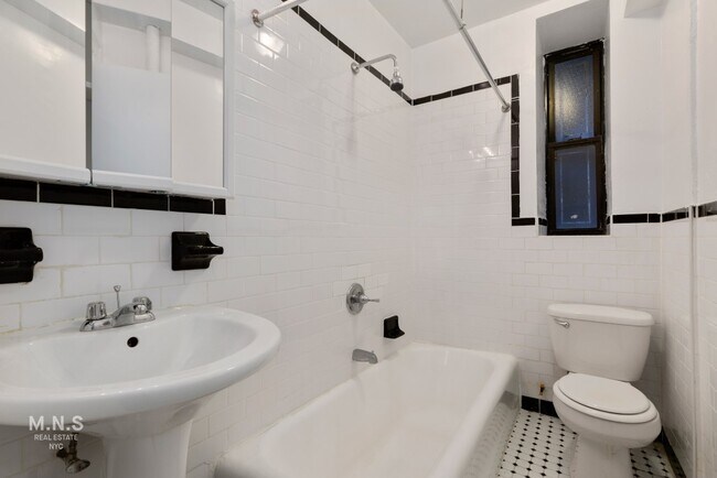 Building Photo - 11 Seaman Avenue