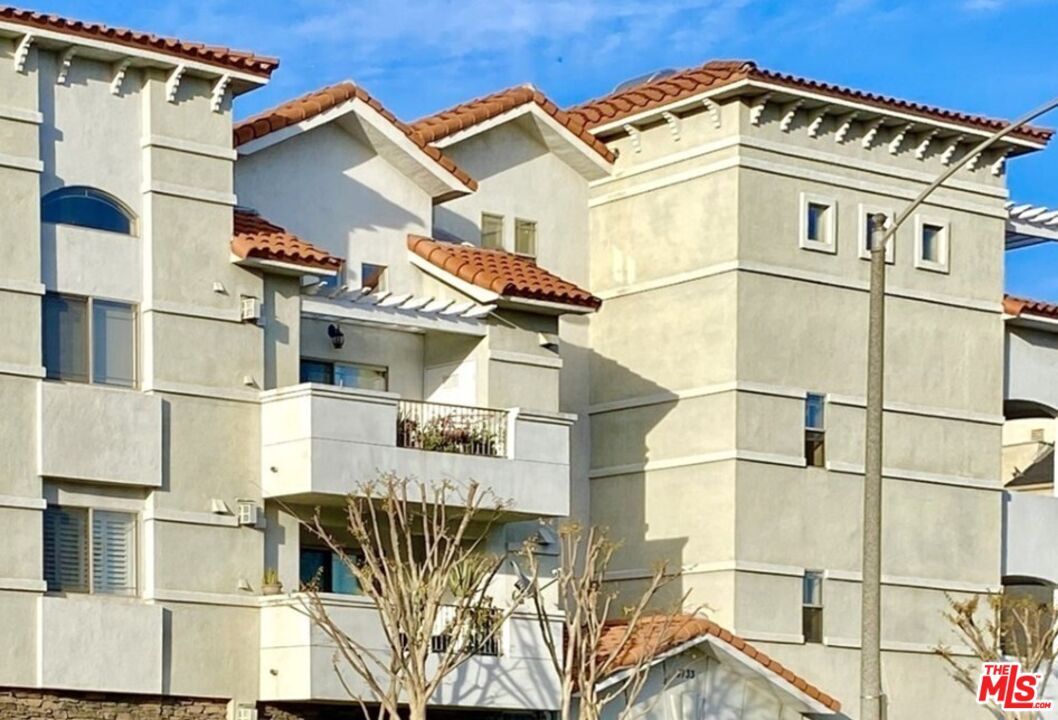 Foto principal - 4733 Elmwood Ave