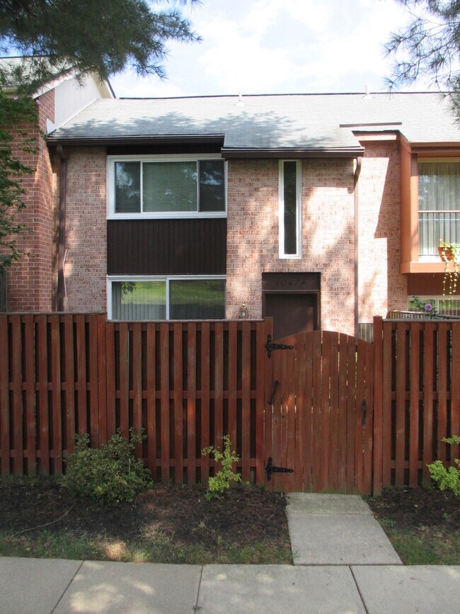 Building Photo - Charming 3 BR/2.5 BA Townhome in Columbia!