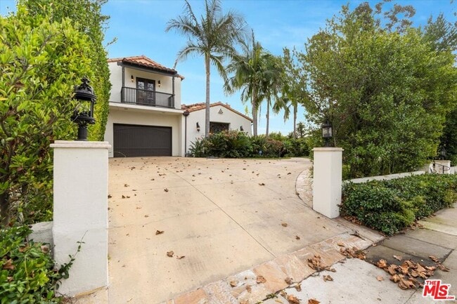 Building Photo - 302 N McCadden Pl