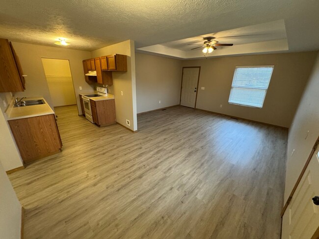 Building Photo - Updated 2 bedroom one bath apartment in be...